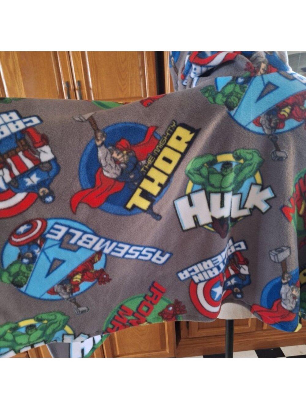 Avengers Fleece Poncho Cape With Hood & Pocket Handmade M Medium Hulk Iron Man - Picture 14 of 16